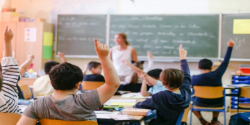 مطلوب توظيف أساتذة لتدريس العربية في فرنسا 2025 الترشيح عبر منصة Voscours