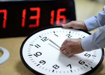 موعد تغيير الساعة في المغرب 2025 .. التوقيت الرسمي قبل شهر رمضان