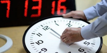 موعد تغيير الساعة في المغرب 2025 .. التوقيت الرسمي قبل شهر رمضان