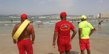 الوقاية المدنية 2025 : تشغيل 302 منقذ سباح موسمي بمدينة شفشاون، الحسيمة و تطوان