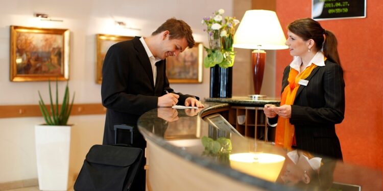 رياض في مراكش يبحث عن موظف استقبال فوراً