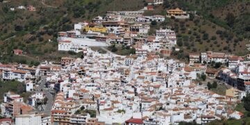 قرية إسبانية “فارغة” تقدم سكنا شبه مجاني