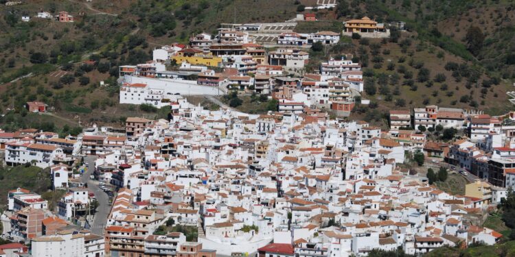 قرية إسبانية “فارغة” تقدم سكنا شبه مجاني