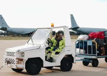 مطلوب توظيف 10 حاملي أمتعة