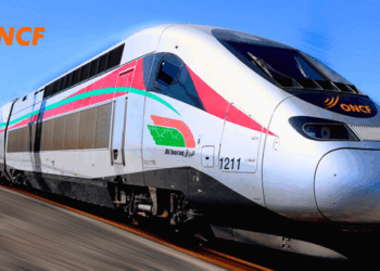 مباراة توظيف 150 منصب بالمكتب الوطني للسكك الحديدية 2026 L’Office National des Chemins de Fer (ONCF) constitue un acteur majeur du transport au Maroc, mobilisant quotidiennement plus de 7 700 collaborateurs, incluant vendeurs, contrôleurs, conducteurs, aiguilleurs, techniciens et ingénieurs. Ensemble, ils assurent le service de près de 35 millions de voyageurs et le transport de 27 millions de tonnes de marchandises chaque année. Engagé dans une dynamique de mobilité durable et de partage des valeurs, l’ONCF accorde une importance particulière à la gestion de son capital humain, avec pour objectif principal le bien-être de ses collaborateurs. Dans cette optique, l’Office met en œuvre plusieurs dispositifs visant à améliorer la visibilité et l’équité en matière de gestion des ressources humaines, notamment : Un système moderne et innovant de gestion RH Une politique de rémunération fondée sur l’équité, la compétitivité et la motivation Un dispositif d’évaluation des compétences et des performances Une gestion prévisionnelle des emplois et des compétences basée sur l’anticipation Une stratégie de formation continue pour renforcer les compétences Une politique sociale visant l’amélioration des conditions de vie du personnel Par ailleurs, l’amélioration des conditions de travail est considérée comme un levier essentiel de motivation et d’épanouissement professionnel, ce qui se traduit par la mise en place de plusieurs actions concrètes. L’ONCF déploie également des initiatives sociales significatives, telles que l’accès au logement, les centres d’estivage, les colonies de vacances ainsi qu’une couverture médicale avantageuse. Enfin, le dialogue social constitue un pilier fondamental de la politique de l’Office, contribuant à instaurer un climat de travail stable, serein et productif.
